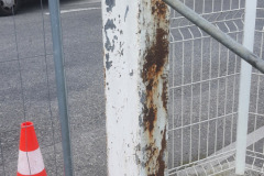poteau-dt-rouille-avant-nettoyage